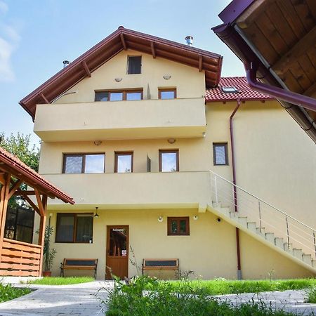 Tomis House Hotel คูร์ตา เด อาร์เจช ภายนอก รูปภาพ