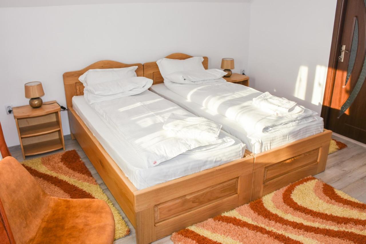 Tomis House Hotel คูร์ตา เด อาร์เจช ภายนอก รูปภาพ