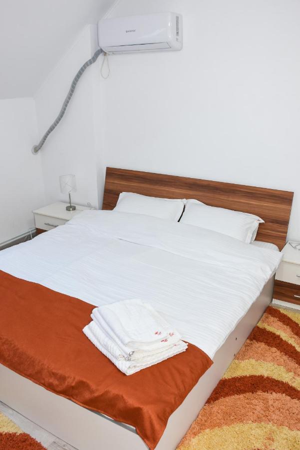 Tomis House Hotel คูร์ตา เด อาร์เจช ภายนอก รูปภาพ