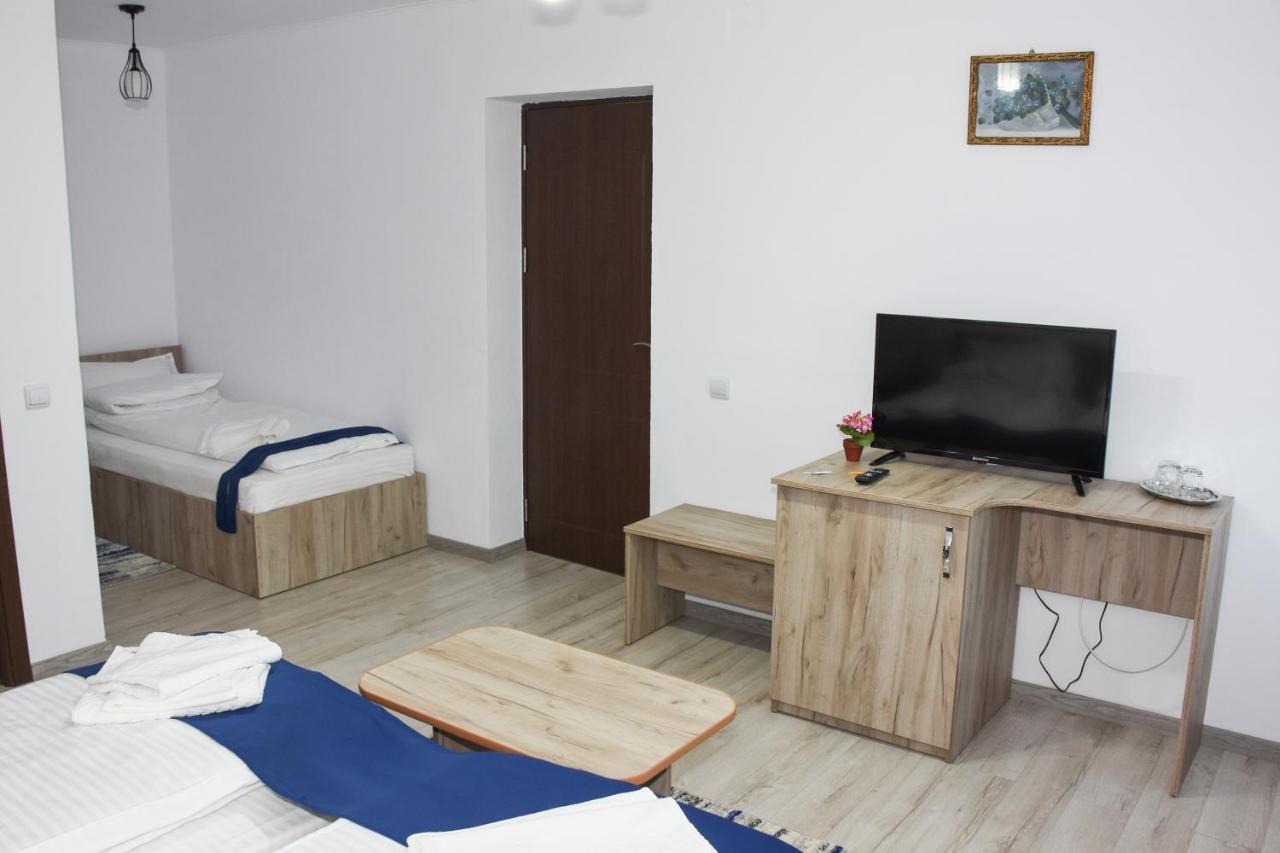 Tomis House Hotel คูร์ตา เด อาร์เจช ภายนอก รูปภาพ